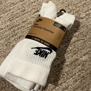 Youth Nike White Socks WOMN 4-6 YOUTH 3y-5y